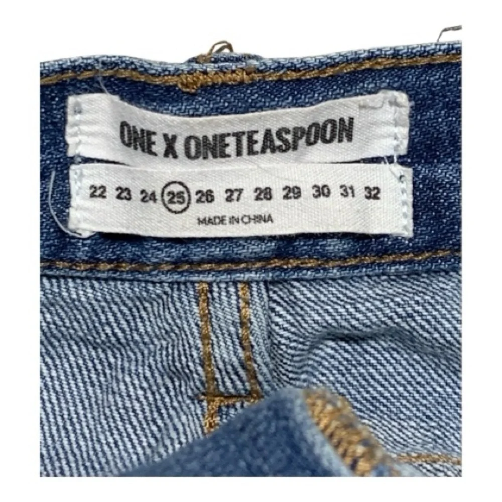 One TeaSpoon Pacific Bandits Distressed Jean Shorts Size 25 - Picture 4 of 5